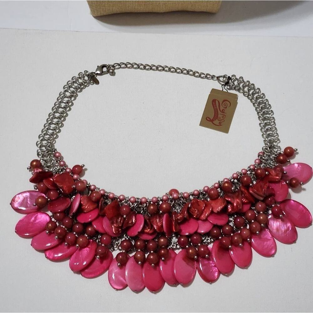TRESKA beaded pink bibbโ necklace new!!!